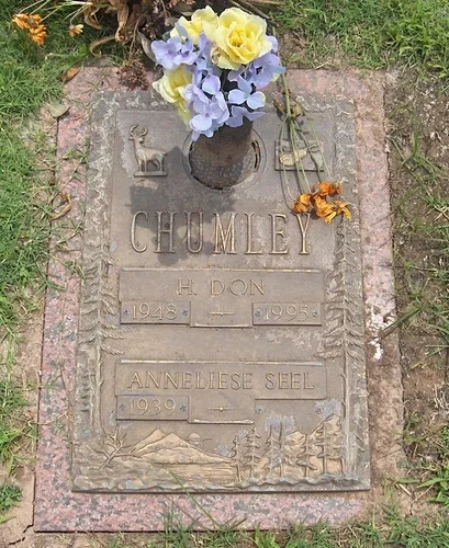 Image: larger-memorial-image-loading- (696×850 126 KB)