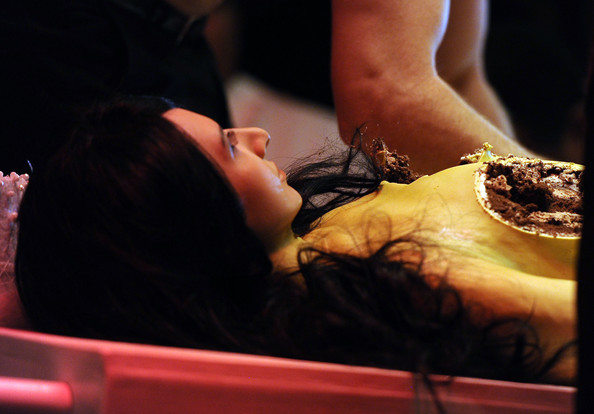 Image: eat-off-her-chest (594×414 49.2 KB) Image: eat-off-her-chest (594×414 49.2 KB)